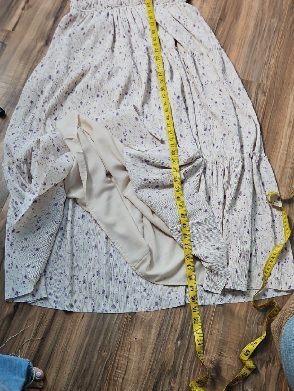 Storia Women’s Cream Lavender Floral Tiered Maxi Dress with Deep V Neck Large - Picture 9 of 10